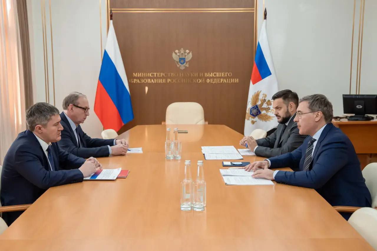 Валерий Фальков провел рабочую встречу с губернатором Пермского края Дмитрием Махониным Валерий Фальков провел рабочую встречу с губернатором Пермского края Дмитрием Махониным