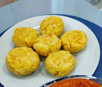 Вкусный завтрак: Нутовые биточки с кабачковой икрой