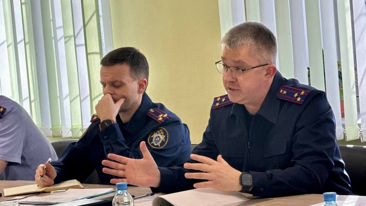 В городе Перми руководитель регионального следственного управления СК России провёл личный приём граждан из категории детей-сирот и детей, оставшихся без попечения родителей