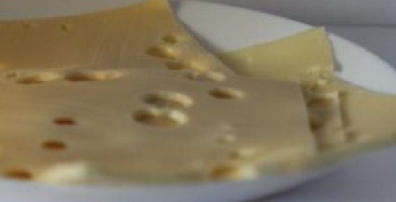 Предприниматель вернет деньги за подделку сыра в Коми