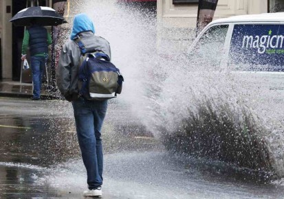 Как получить компенсацию после неожиданного обрызгивания из лужи