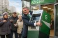 Сбер уходит от банкоматов: что стоит за изменением?