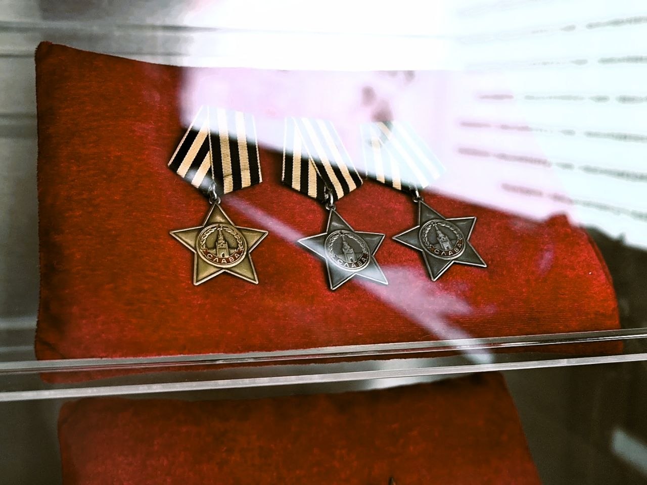 Валерий Сухих подарил музею Марковской школы чёрный нож — точную реплику боевого оружия легендарного Уральского добровольческого танкового корпуса Валерий Сухих подарил музею Марковской школы чёрный нож — точную реплику боевого оружия легендарного Уральского добровольческого танкового корпуса