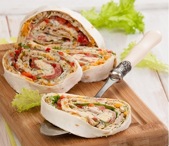 Вдохновляющий закусочный рулет из лаваша с фаршем