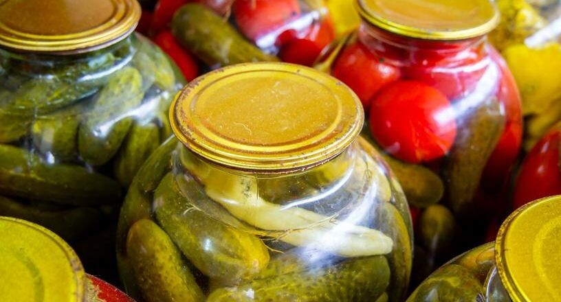 Как сохранить домашние заготовки от плесени: советы от эксперта