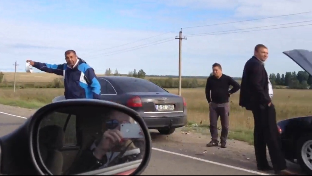 Опасные доброжелатели: как мошенники обманывают водителей на дорогах