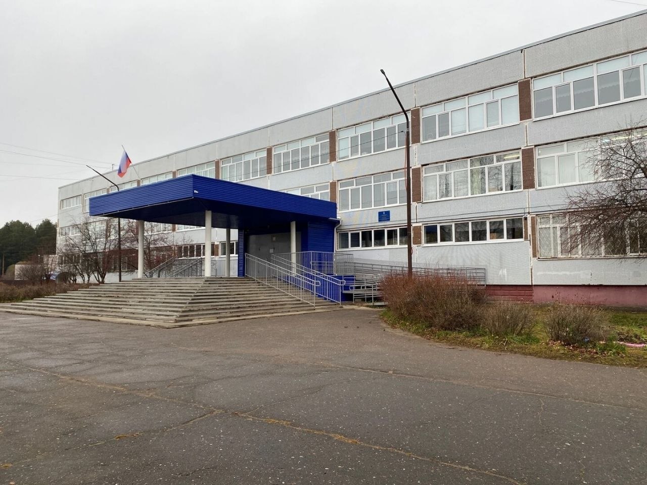 Умерла учительница, которую школьник ударил ножом в Пермском крае сегодня утром