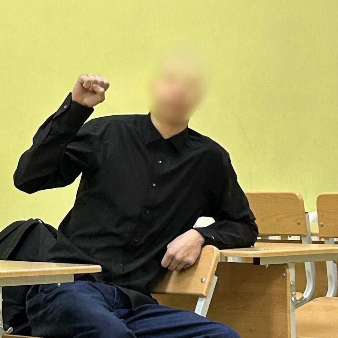 Учительница, которую ранил ножом школьник в Пермском крае, скончалась Учительница, которую ранил ножом школьник в Пермском крае, скончалась