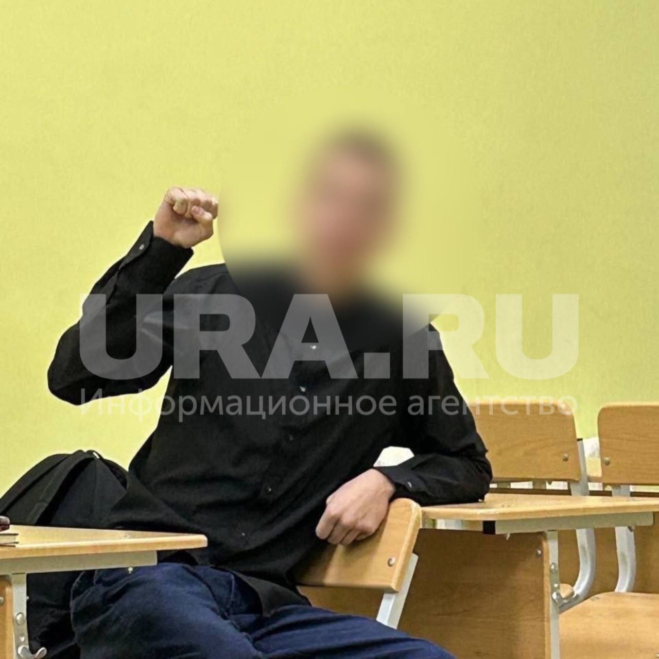 Нападение на учительницу произошло сегодня в 8 утра на крыльце школы №5 в пермской Добрянке