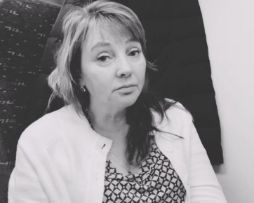 Учительница, которую ранил ножом школьник в Пермском крае, скончалась