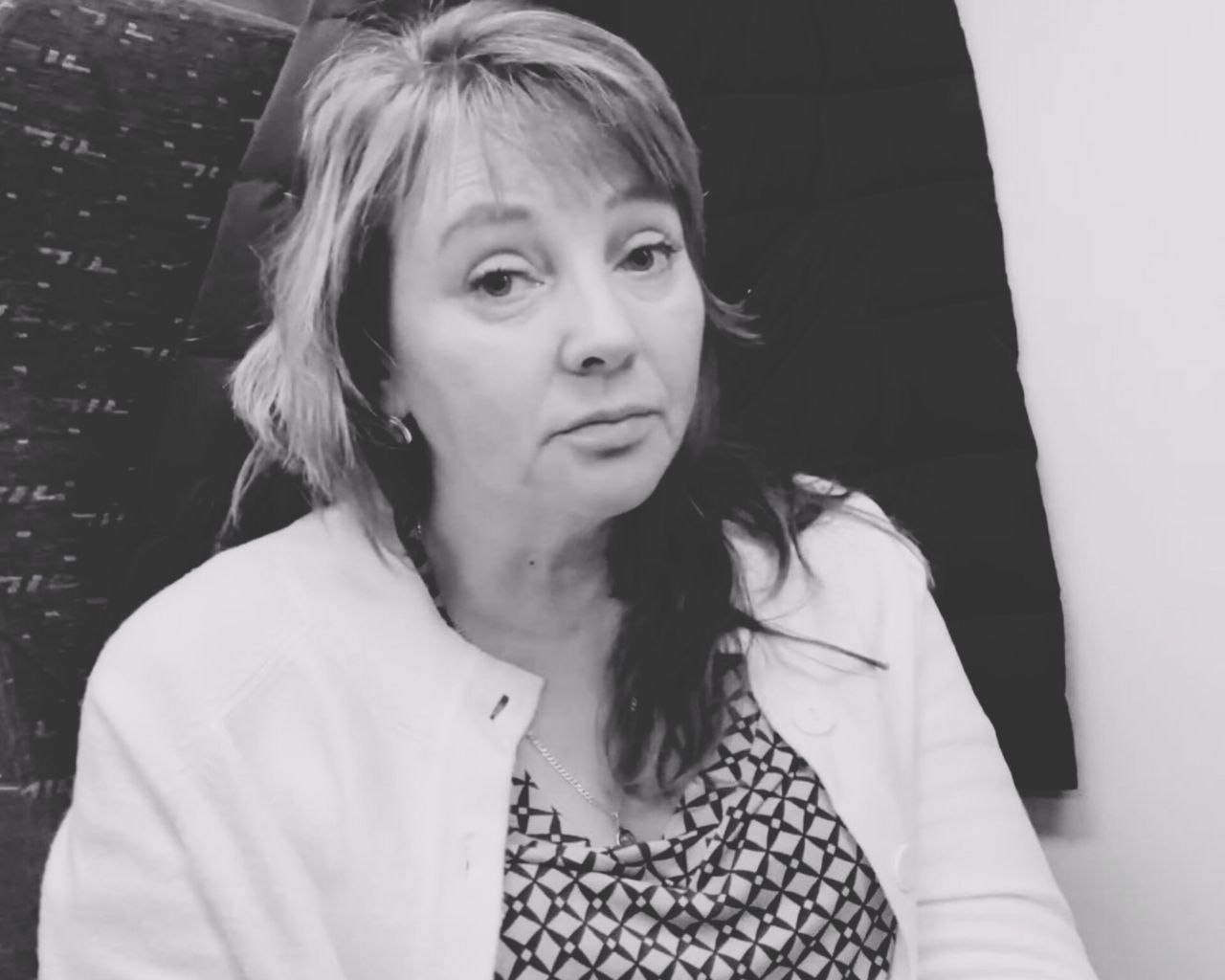 Учительница, которую ранил ножом школьник в Пермском крае, скончалась