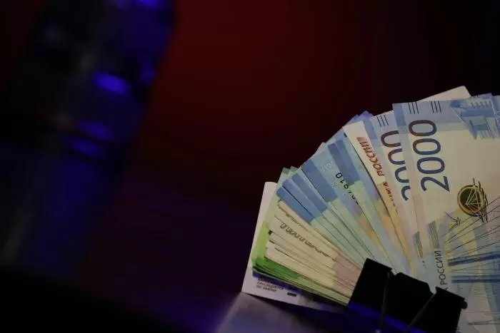 Россия расширяет контроль над безналичными доходами граждан