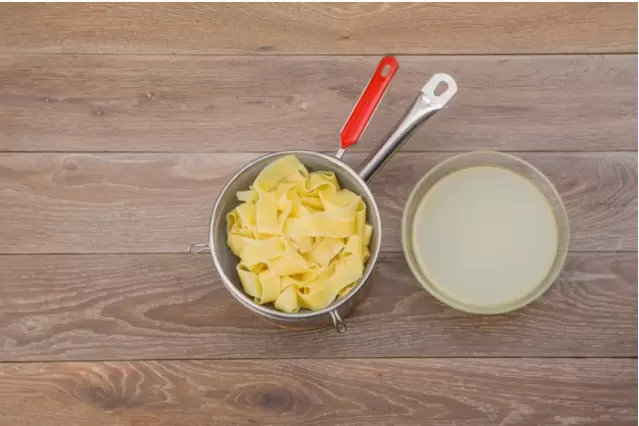 Папарделле арабьята с сибасом, базиликом и помидорами черри