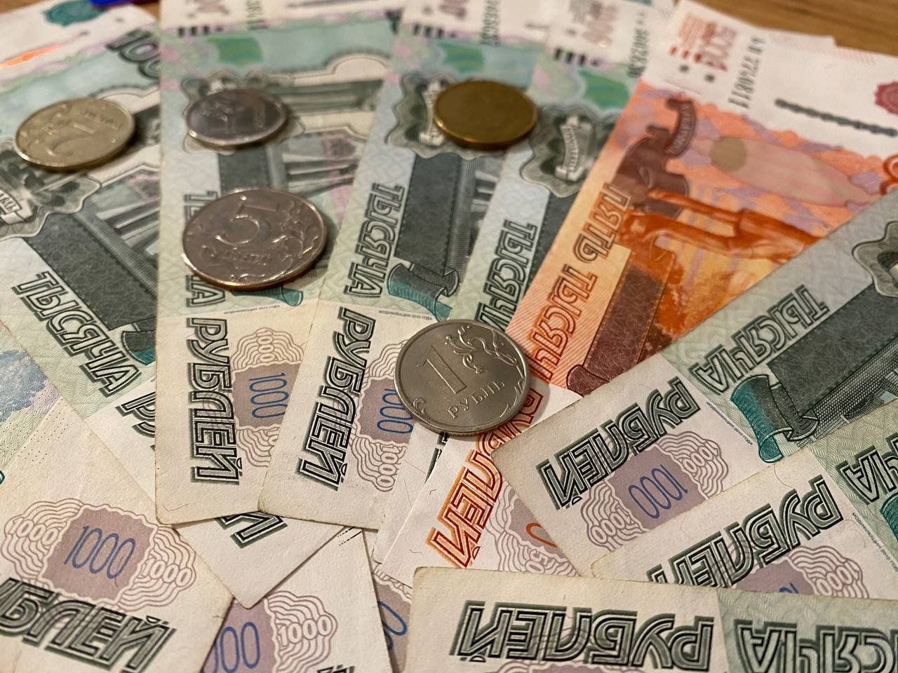 Более 100 млн рублей задолженности по заработной плате взыскано в прошлом году приставами с работодателей в Прикамье