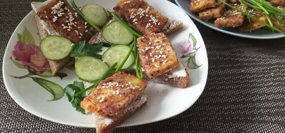 Быстрые бутерброды с жареным тофу: вкусное и легкое угощение для двоих