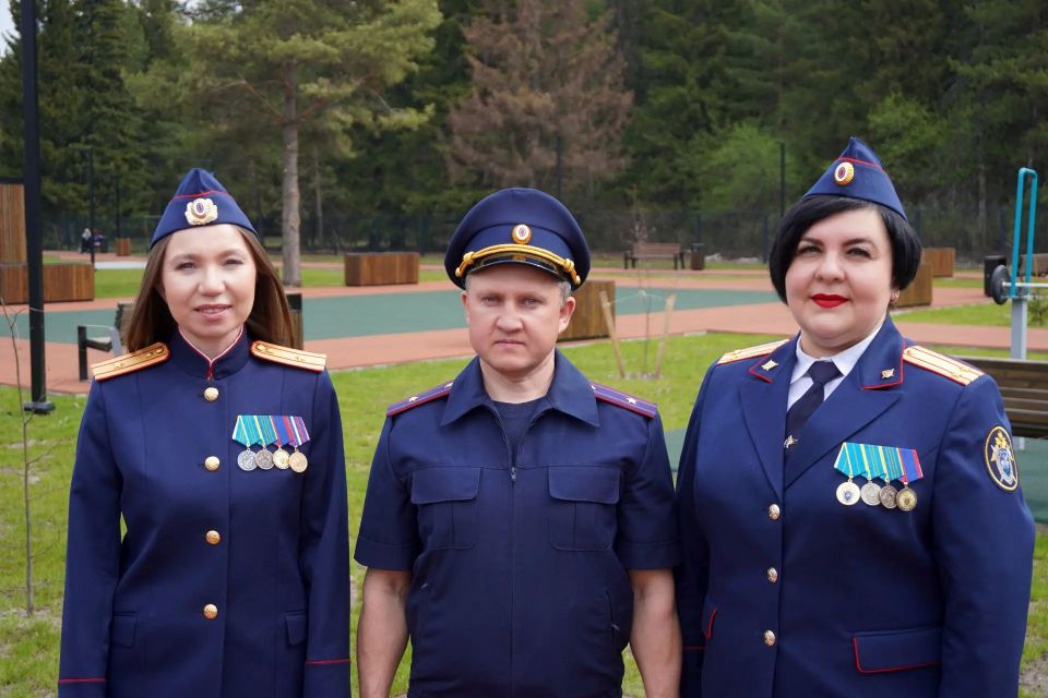 Сотрудники СК России по Пермскому краю высадили аллею памяти в подшефном госпитале для ветеранов войн Сотрудники СК России по Пермскому краю высадили аллею памяти в подшефном госпитале для ветеранов войн