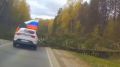 В Перми дерево упало прямо перед носом проезжающей машины: