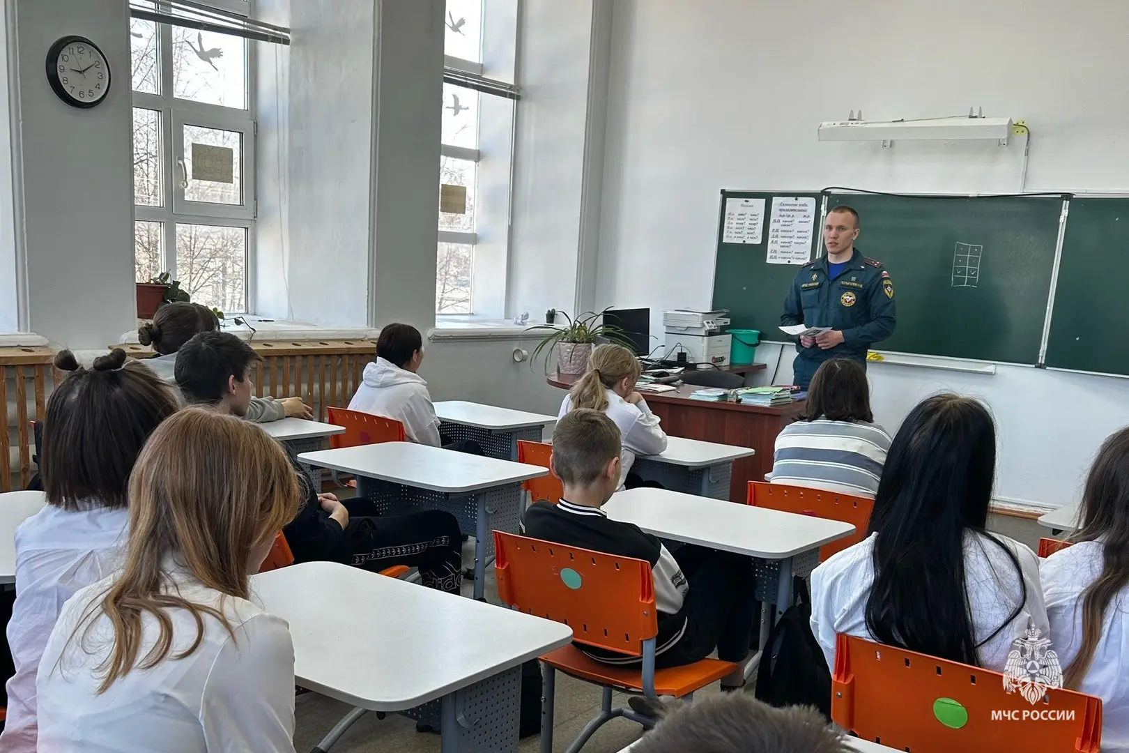 Уроки безопасности. Сотрудники чрезвычайного ведомства провели занятия в школах Бардымского и Осинского округов Уроки безопасности. Сотрудники чрезвычайного ведомства провели занятия в школах Бардымского и Осинского округов