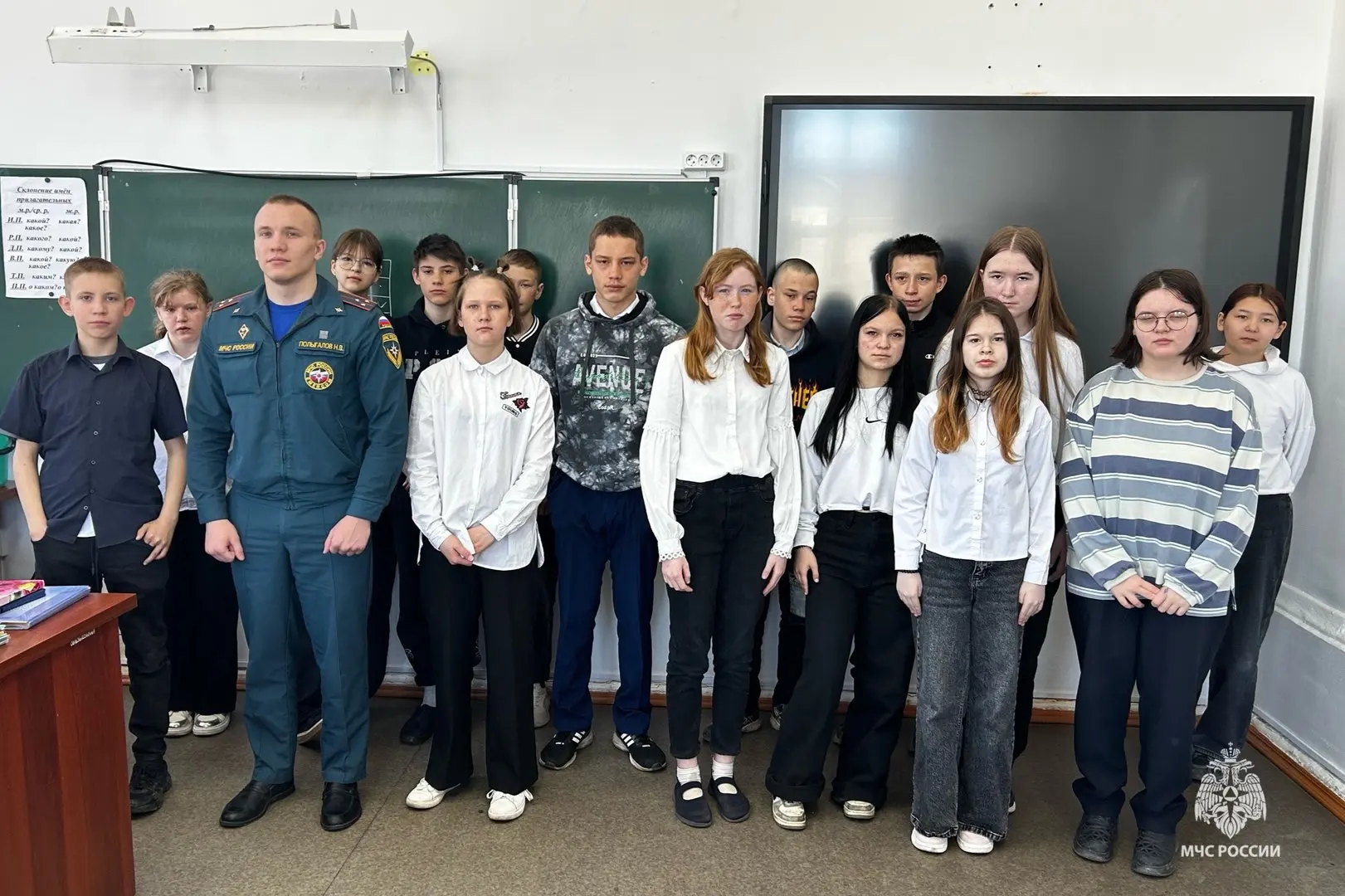 Уроки безопасности. Сотрудники чрезвычайного ведомства провели занятия в школах Бардымского и Осинского округов Уроки безопасности. Сотрудники чрезвычайного ведомства провели занятия в школах Бардымского и Осинского округов