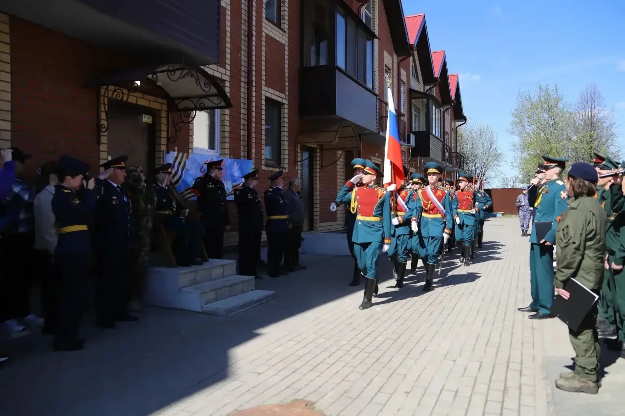 В Перми росгвардейцы поздравили с Днем Победы ветерана Великой Отечественной войны В Перми росгвардейцы поздравили с Днем Победы ветерана Великой Отечественной войны