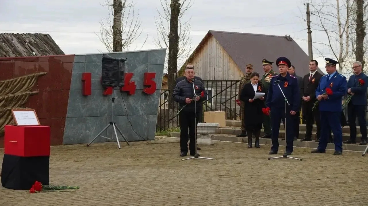 В Кочево сотрудник регионального следственного управления принял участие в торжественно-траурной церемонии, посвящённой захоронению останков бойца, павшего в боях Великой Отечественной войны