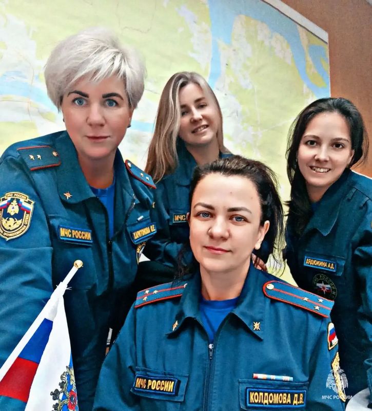 «Быстрее, выше, сильнее!». Сегодня в рубрике #ДевушкиМЧСПрикамья — Оксана Харитонова, диспетчер центрального пункта пожарной связи службы пожаротушения 10 пожарно-спасательного отряда В чрезвычайном ведомстве с 2009 года «Быстрее, выше, сильнее!». Сегодня в рубрике #ДевушкиМЧСПрикамья — Оксана Харитонова, диспетчер центрального пункта пожарной связи службы пожаротушения 10 пожарно-спасательного отряда В чрезвычайном ведомстве с 2009 года