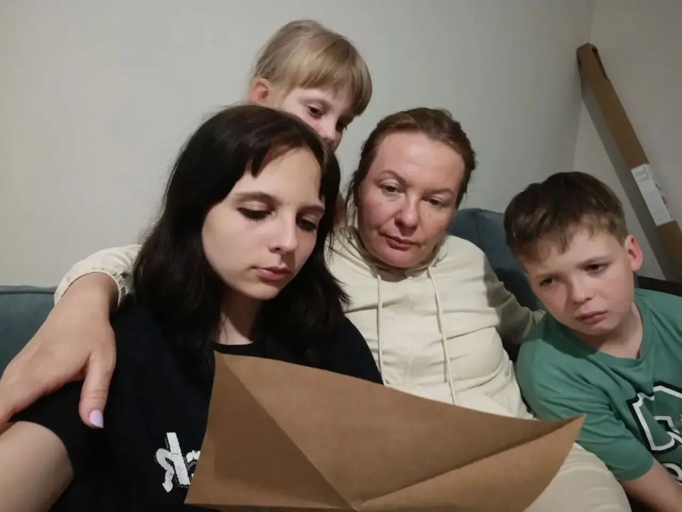 Молодёжный совет УФК по Пермскому краю совместно с сотрудниками Управления организовал чтение фронтовых писем в рамках международной акции «Читаем детям о Великой Отечественной войне» Молодёжный совет УФК по Пермскому краю совместно с сотрудниками Управления организовал чтение фронтовых писем в рамках международной акции «Читаем детям о Великой Отечественной войне»