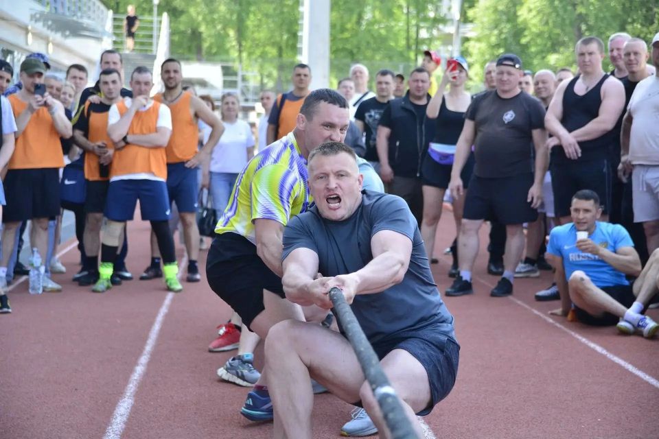 В Перми на стадионе «Юность» состоялся масштабный спортивный семейный праздник, посвященный Международному дню защиты детей, а также приуроченный к 10-летию Росгвардии и 215-летию войск правопорядка В Перми на стадионе «Юность» состоялся масштабный спортивный семейный праздник, посвященный Международному дню защиты детей, а также приуроченный к 10-летию Росгвардии и 215-летию войск правопорядка