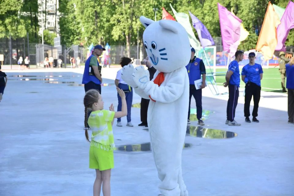 В Перми на стадионе «Юность» состоялся масштабный спортивный семейный праздник, посвященный Международному дню защиты детей, а также приуроченный к 10-летию Росгвардии и 215-летию войск правопорядка В Перми на стадионе «Юность» состоялся масштабный спортивный семейный праздник, посвященный Международному дню защиты детей, а также приуроченный к 10-летию Росгвардии и 215-летию войск правопорядка