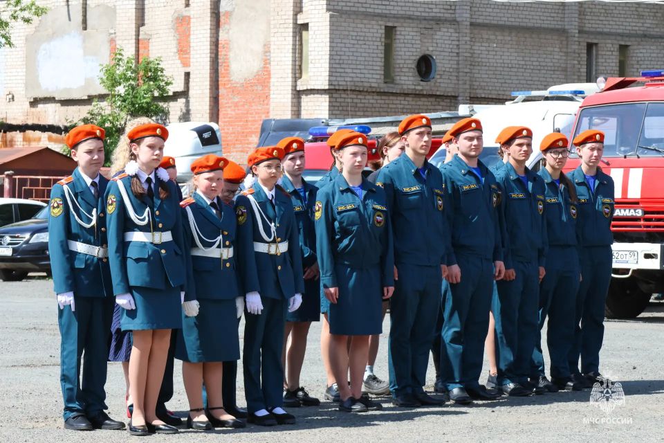 Память сильнее времени. В Перми прошла торжественная церемония открытия мемориальной доски младшему сержанту внутренней службы Сергею Владиславовичу Уланову, погибшему при исполнении служебного долга 27 мая 1987 года Память сильнее времени. В Перми прошла торжественная церемония открытия мемориальной доски младшему сержанту внутренней службы Сергею Владиславовичу Уланову, погибшему при исполнении служебного долга 27 мая 1987 года