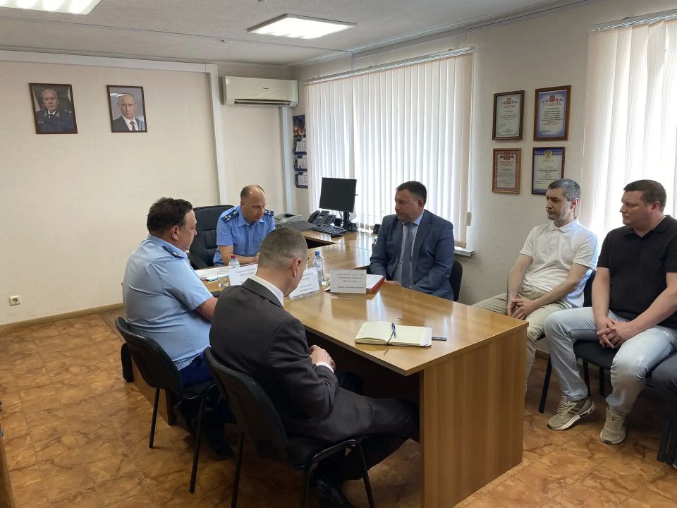 Заместитель прокурора Пермского края Алексей Иванов провел выездной прием граждан в Еловском и Чайковском округах Заместитель прокурора Пермского края Алексей Иванов провел выездной прием граждан в Еловском и Чайковском округах