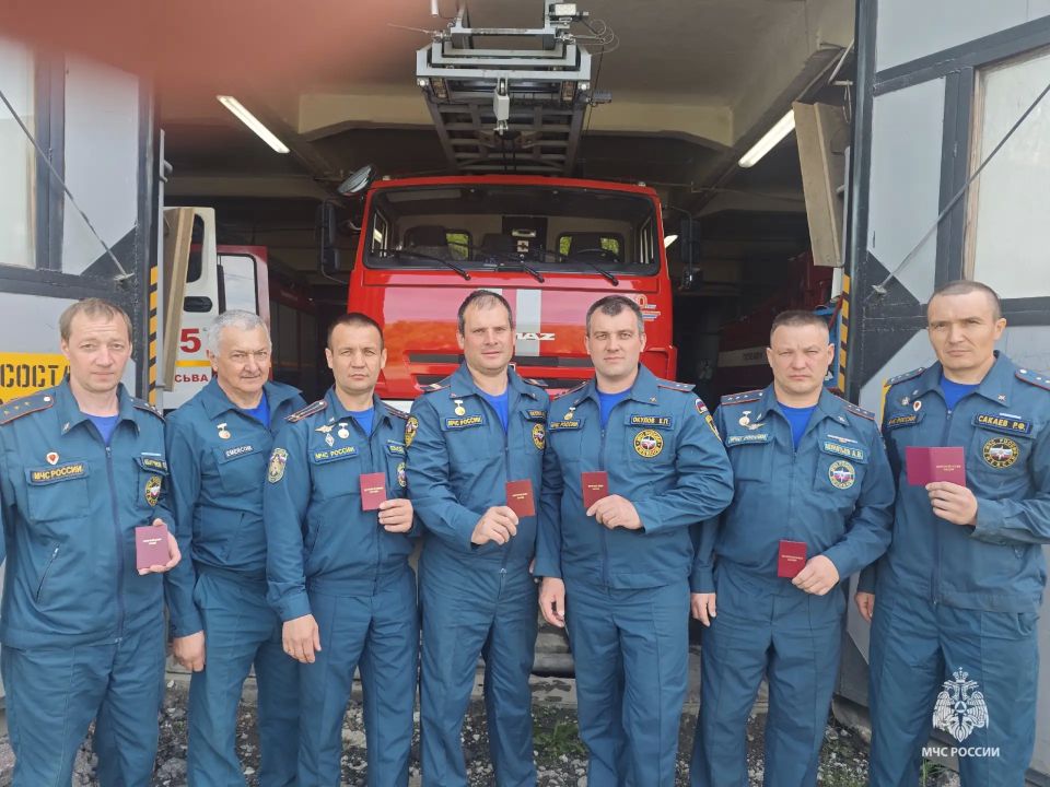 Помощь по зову сердца. Сотрудники 45 пожарно-спасательной части были награждены нагрудными знаками «Почетный донор России», доказав, что помогать людям можно не только по долгу службы, но и по зову сердца