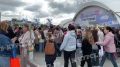 Толпа фанатов пришла на фан-встречу с Марией Янковской, которая начнется совсем скоро, вы только гляньте!
