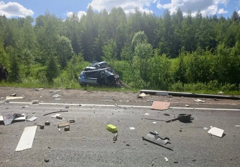 Грузовик с прицепом выехал на встречку: три человека погибли в ДТП в Пермском крае Грузовик с прицепом выехал на встречку: три человека погибли в ДТП в Пермском крае