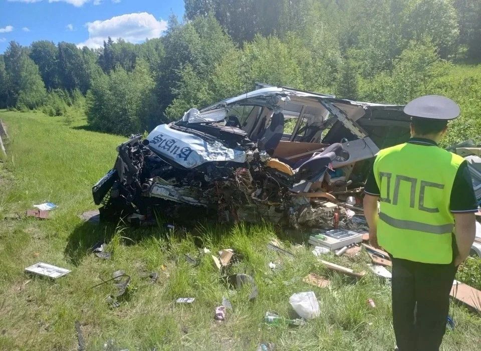Грузовик с прицепом выехал на встречку: три человека погибли в ДТП в Пермском крае