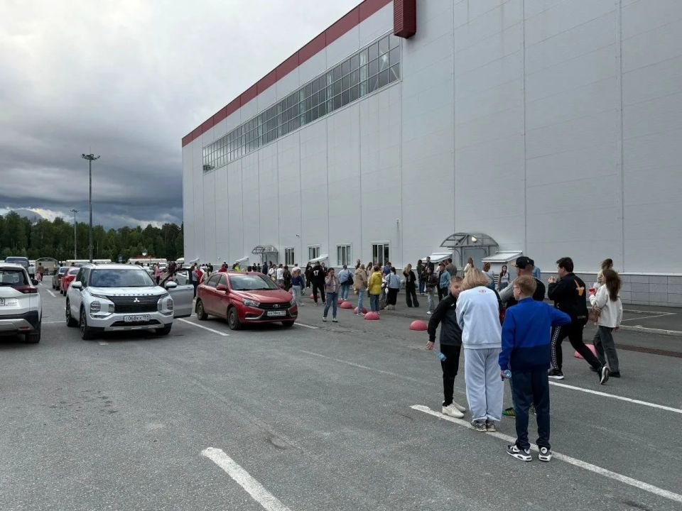 В Перми эвакуировали посетителей ТРК СпешиLOVE В Перми эвакуировали посетителей ТРК СпешиLOVE
