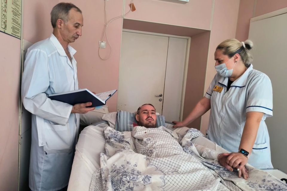 - Володя, помоги соседке! У нее пожар! - крикнула жена, и Владимир бросился спасать женщину