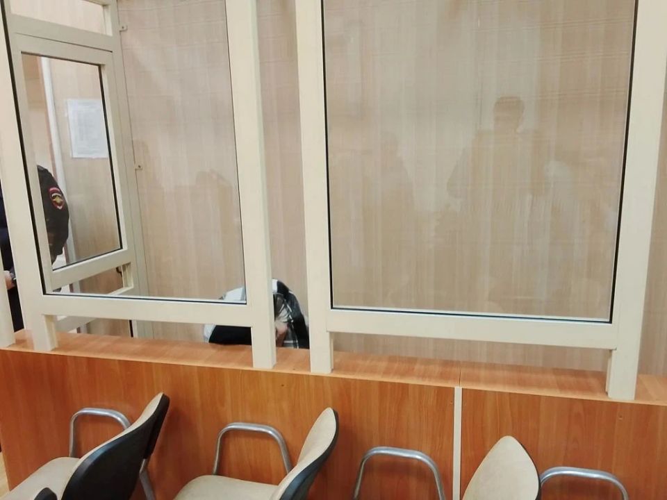 Подросток, напавший на учителя с ножом в Добрянке, останется в СИЗО еще на два месяца
