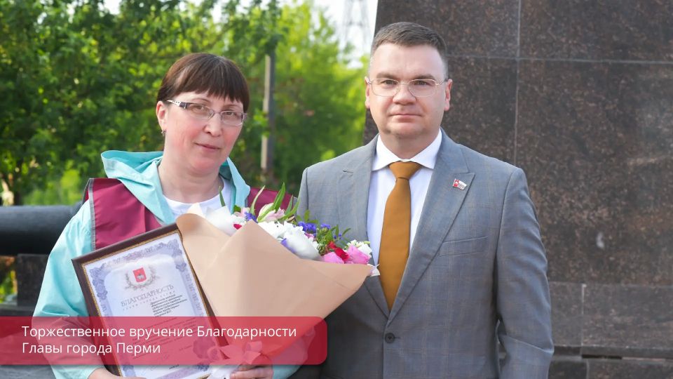 Равнение на лучших! В сквере Татищева состоялся строевой смотр народных дружин Равнение на лучших! В сквере Татищева состоялся строевой смотр народных дружин