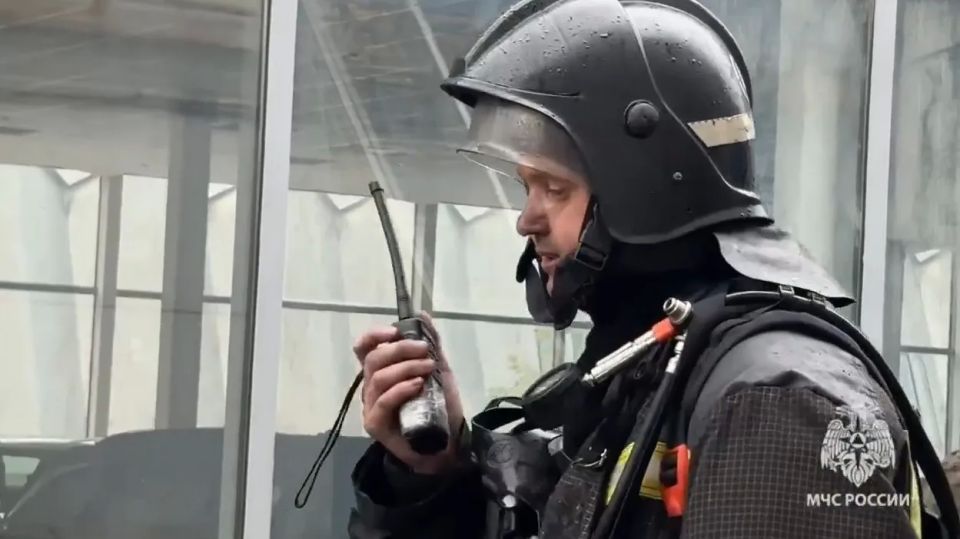 Из горевшего пермского автосалона удалось эвакуировать 48 машин Из горевшего пермского автосалона удалось эвакуировать 48 машин