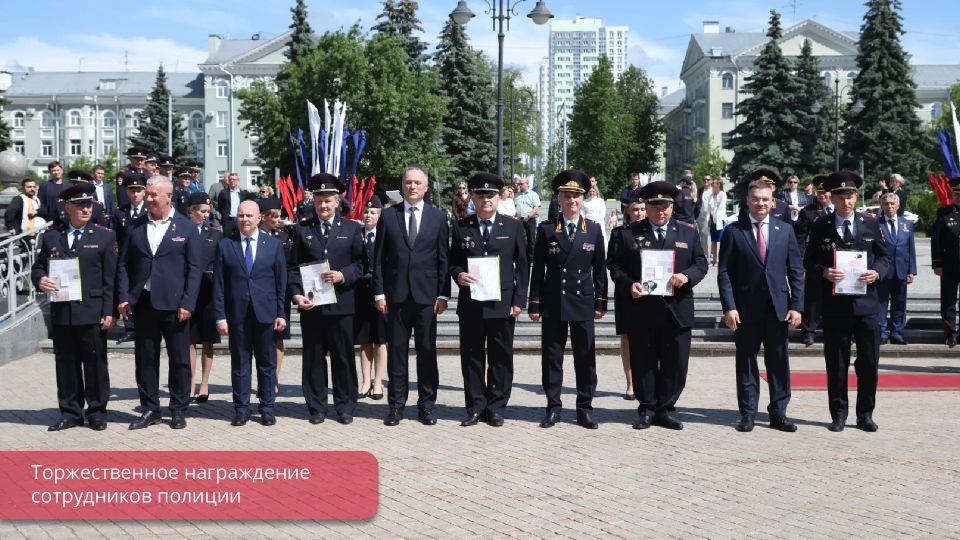 Эдуард Соснин: 308 лет со дня образования российской полиции — это праздник людей, которые ежедневно стоят на страже нашего спокойствия, рискуя собой ради безопасности земляков Эдуард Соснин: 308 лет со дня образования российской полиции — это праздник людей, которые ежедневно стоят на страже нашего спокойствия, рискуя собой ради безопасности земляков