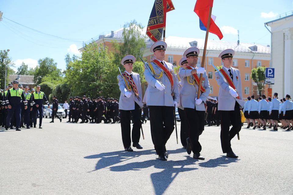 В Перми на Аллее славы прошла торжественная церемония возложения цветов В Перми на Аллее славы прошла торжественная церемония возложения цветов