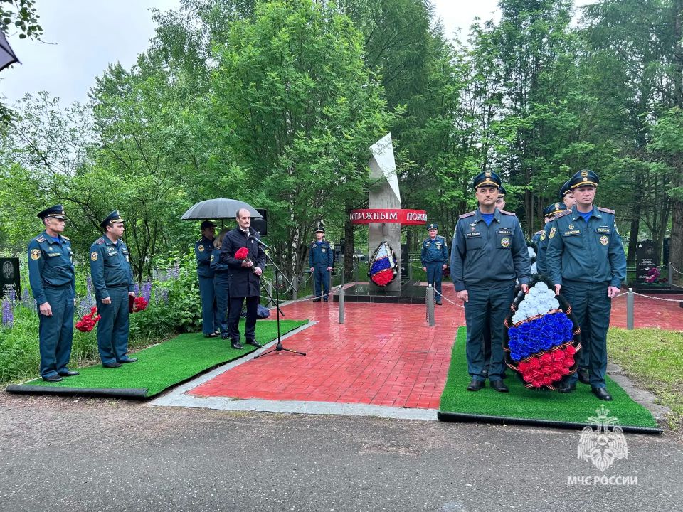 Памяти героев «Бератона»: в Березниках почтили память пожарных, погибших при ликвидации аварии Памяти героев «Бератона»: в Березниках почтили память пожарных, погибших при ликвидации аварии