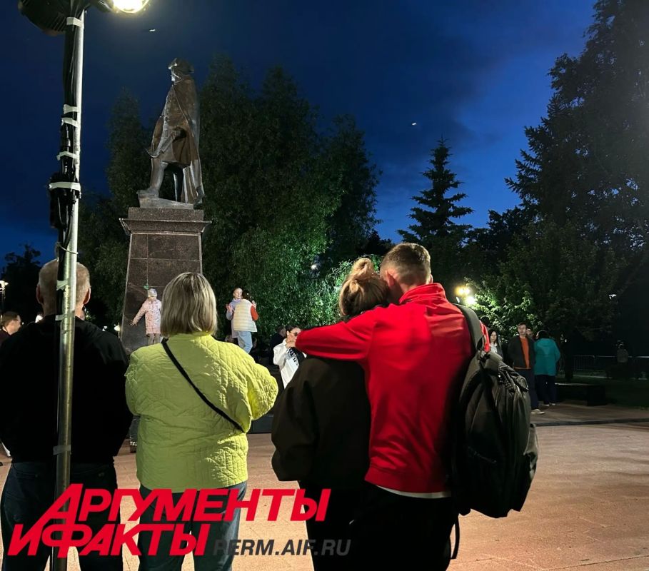 Немного романтики в преддверии Дня города из сквера Татищева