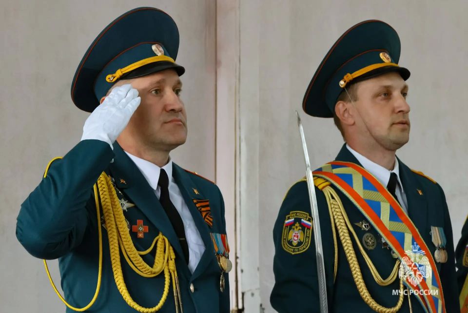 В Главном управлении МЧС России по Пермскому краю состоялась торжественная церемония, приуроченная к Дню России и Дню города Перми В Главном управлении МЧС России по Пермскому краю состоялась торжественная церемония, приуроченная к Дню России и Дню города Перми