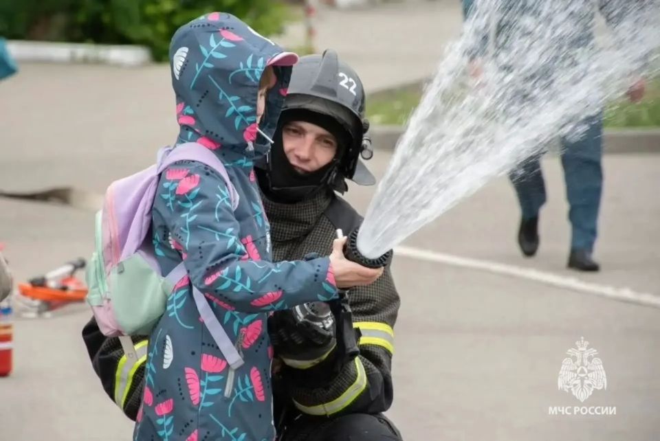 Безопасность — это серьезно , но интересно! Безопасность — это серьезно , но интересно!