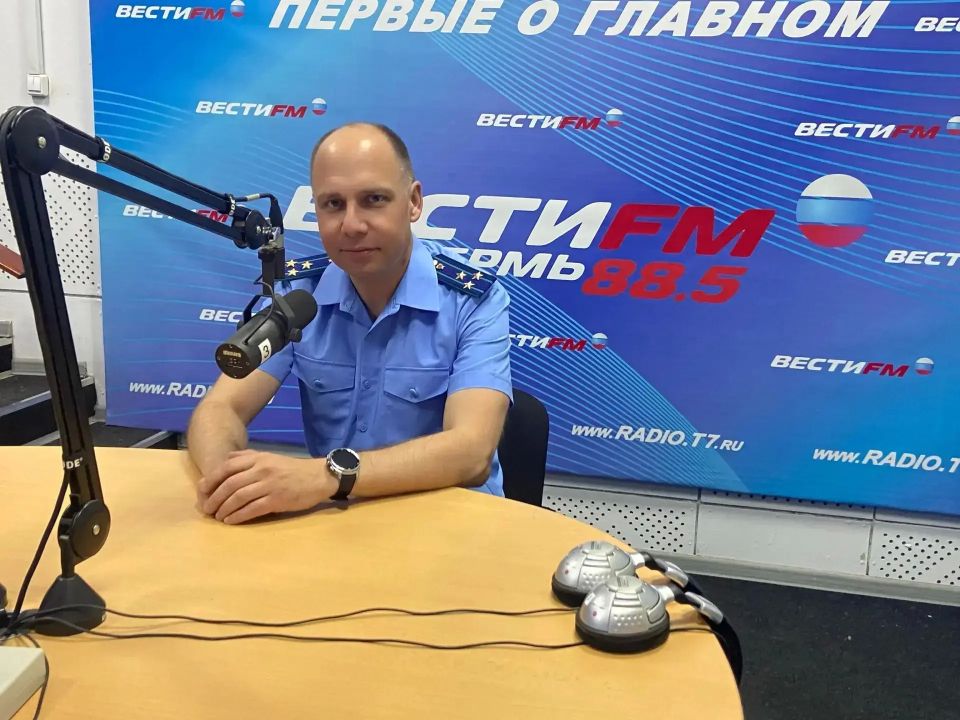 В эфире радио ГТРК Пермь состоялось выступление заместителя прокурора Пермского края Алексея Иванова, посвящённое результатам работы надзорного ведомства в сфере соблюдения трудовых прав граждан