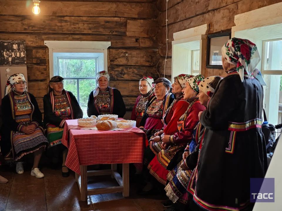 Экспозиция "Сурт" открылась в избе марийского крестьянина, восстановленной в Пермском архитектурно-этнографическом музее под открытым небом "Хохловка" в 2025 году Экспозиция "Сурт" открылась в избе марийского крестьянина, восстановленной в Пермском архитектурно-этнографическом музее под открытым небом "Хохловка" в 2025 году