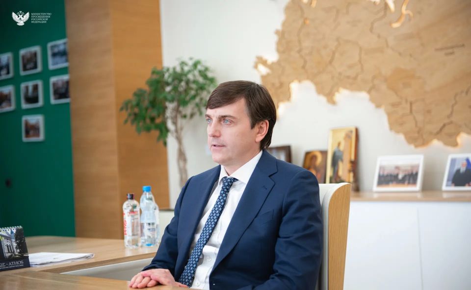Сергей Кравцов провёл рабочую встречу с губернатором Пермского края Дмитрием Махониным Сергей Кравцов провёл рабочую встречу с губернатором Пермского края Дмитрием Махониным