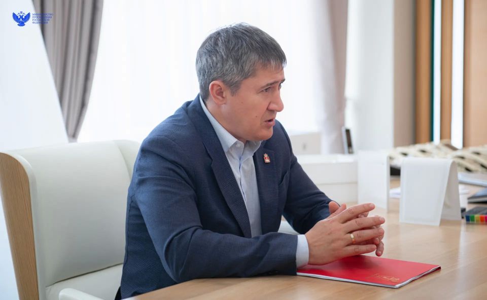 Сергей Кравцов провёл рабочую встречу с губернатором Пермского края Дмитрием Махониным Сергей Кравцов провёл рабочую встречу с губернатором Пермского края Дмитрием Махониным